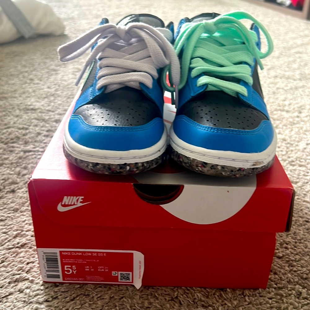 Nike kids dunk low 5.5